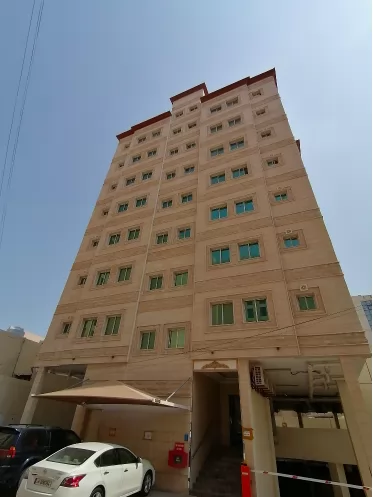 Residential Ready Property 1 Bedroom U/F Apartment  for rent in Doha #7410 - 1  image 
